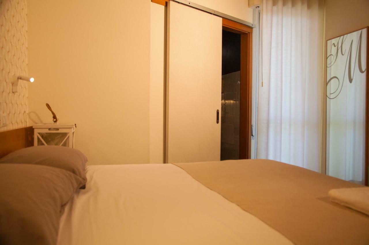 Hotel Montecarlo - Vista Mare Con Piscina & Area Fitness Riccione Exterior photo