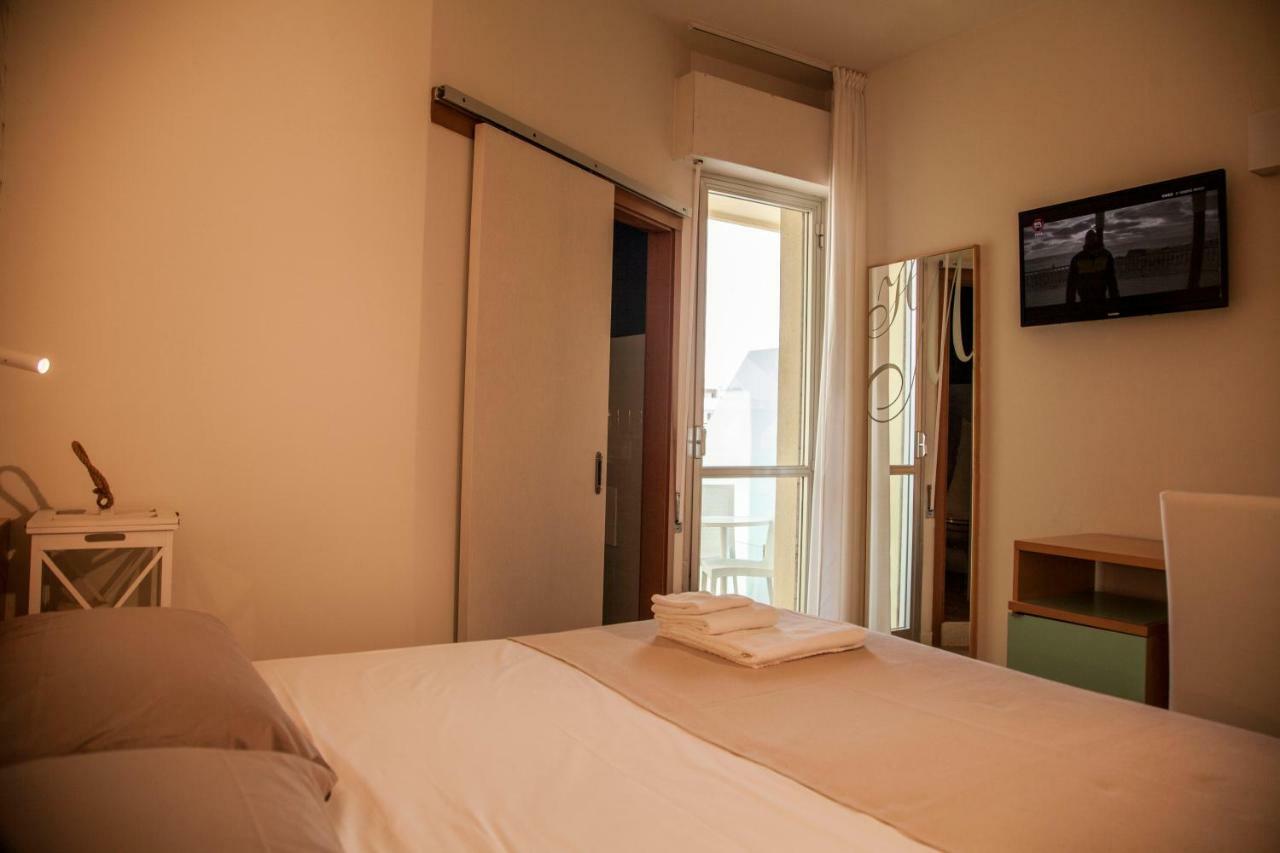 Hotel Montecarlo - Vista Mare Con Piscina & Area Fitness Riccione Exterior photo